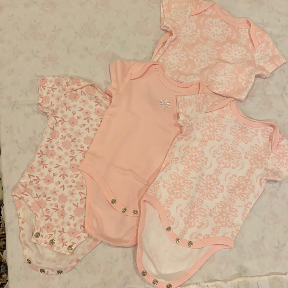 4 piece 3MONTH baby body suits